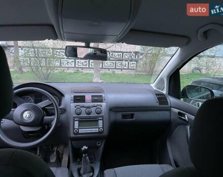 Черный Фольксваген Туран, объемом двигателя 1.97 л и пробегом 243 тыс. км за 6400 $, фото 9 на Automoto.ua