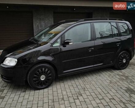 Черный Фольксваген Туран, объемом двигателя 1.6 л и пробегом 219 тыс. км за 5399 $, фото 3 на Automoto.ua