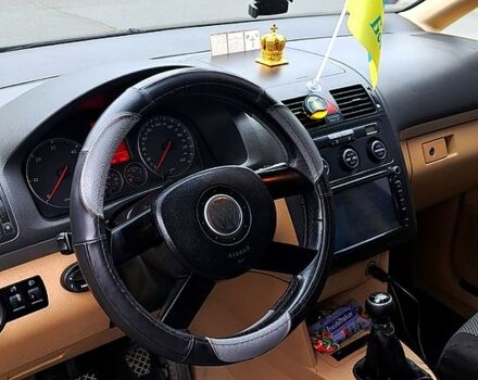 Черный Фольксваген Туран, объемом двигателя 1.9 л и пробегом 385 тыс. км за 5800 $, фото 11 на Automoto.ua