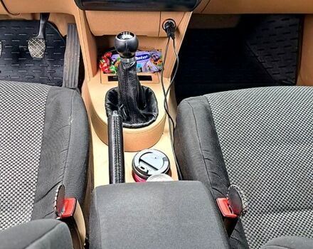 Черный Фольксваген Туран, объемом двигателя 1.9 л и пробегом 385 тыс. км за 5800 $, фото 7 на Automoto.ua