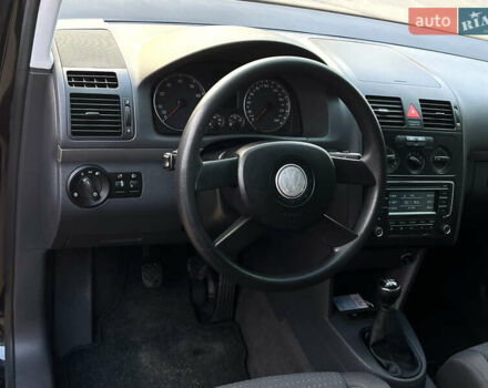 Черный Фольксваген Туран, объемом двигателя 1.6 л и пробегом 229 тыс. км за 6450 $, фото 44 на Automoto.ua