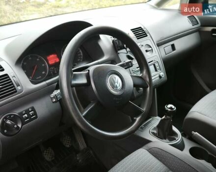 Черный Фольксваген Туран, объемом двигателя 2 л и пробегом 321 тыс. км за 5500 $, фото 21 на Automoto.ua