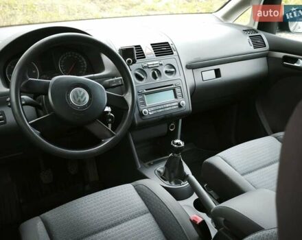 Черный Фольксваген Туран, объемом двигателя 2 л и пробегом 321 тыс. км за 5500 $, фото 38 на Automoto.ua