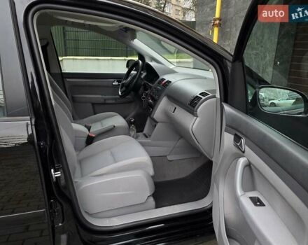 Черный Фольксваген Туран, объемом двигателя 1.6 л и пробегом 219 тыс. км за 5399 $, фото 33 на Automoto.ua