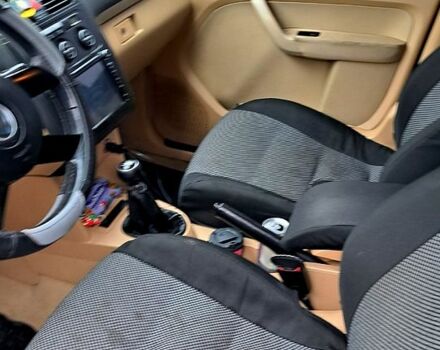 Черный Фольксваген Туран, объемом двигателя 1.9 л и пробегом 385 тыс. км за 5800 $, фото 5 на Automoto.ua