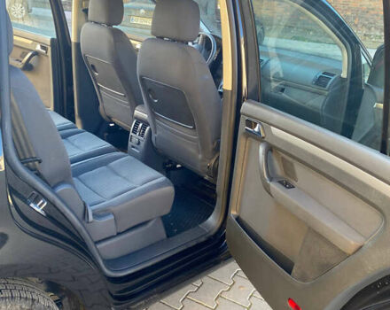 Черный Фольксваген Туран, объемом двигателя 1.6 л и пробегом 198 тыс. км за 6800 $, фото 21 на Automoto.ua