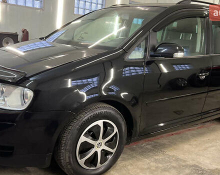 Черный Фольксваген Туран, объемом двигателя 1.9 л и пробегом 419 тыс. км за 5900 $, фото 12 на Automoto.ua