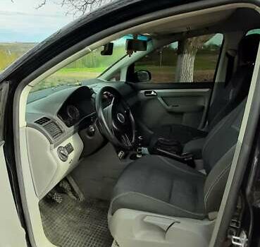 Черный Фольксваген Туран, объемом двигателя 1.9 л и пробегом 280 тыс. км за 6500 $, фото 4 на Automoto.ua