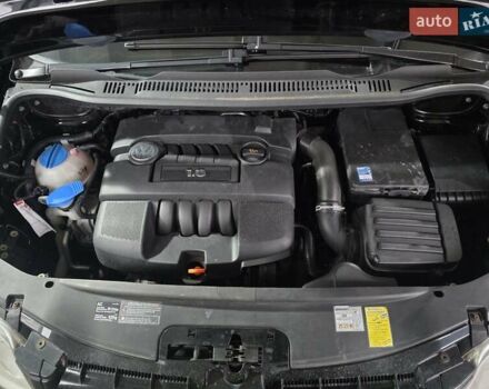 Черный Фольксваген Туран, объемом двигателя 1.6 л и пробегом 219 тыс. км за 5399 $, фото 39 на Automoto.ua