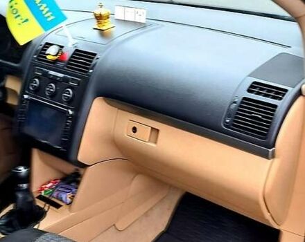 Черный Фольксваген Туран, объемом двигателя 1.9 л и пробегом 385 тыс. км за 5800 $, фото 3 на Automoto.ua