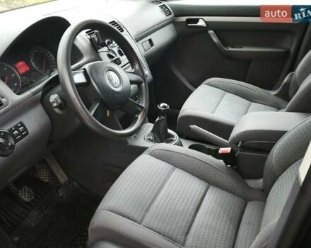 Черный Фольксваген Туран, объемом двигателя 2 л и пробегом 321 тыс. км за 5500 $, фото 18 на Automoto.ua