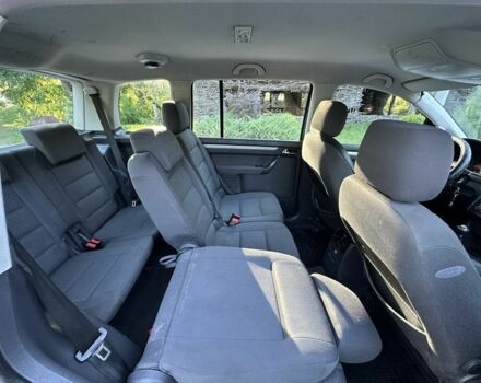 Черный Фольксваген Туран, объемом двигателя 1.9 л и пробегом 333 тыс. км за 142000 $, фото 4 на Automoto.ua