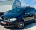 Черный Фольксваген Туран, объемом двигателя 1.6 л и пробегом 252 тыс. км за 5790 $, фото 1 на Automoto.ua