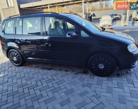 Черный Фольксваген Туран, объемом двигателя 1.6 л и пробегом 219 тыс. км за 5850 $, фото 5 на Automoto.ua