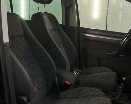 Черный Фольксваген Туран, объемом двигателя 1.9 л и пробегом 419 тыс. км за 5900 $, фото 17 на Automoto.ua