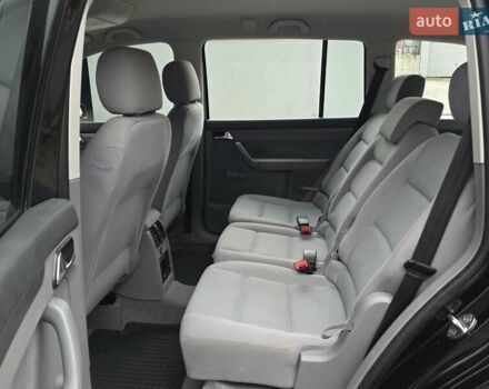 Черный Фольксваген Туран, объемом двигателя 1.6 л и пробегом 219 тыс. км за 5399 $, фото 26 на Automoto.ua