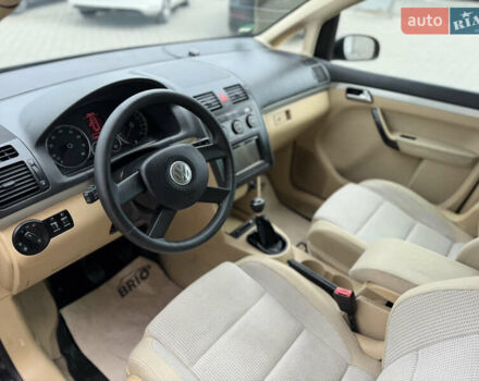 Черный Фольксваген Туран, объемом двигателя 1.98 л и пробегом 188 тыс. км за 4600 $, фото 22 на Automoto.ua