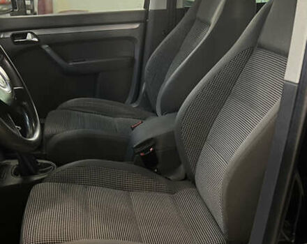 Черный Фольксваген Туран, объемом двигателя 1.9 л и пробегом 419 тыс. км за 5900 $, фото 19 на Automoto.ua