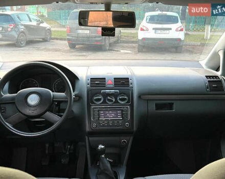 Черный Фольксваген Туран, объемом двигателя 1.6 л и пробегом 229 тыс. км за 6450 $, фото 48 на Automoto.ua