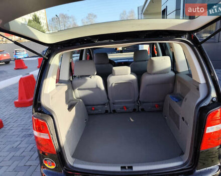 Черный Фольксваген Туран, объемом двигателя 1.6 л и пробегом 219 тыс. км за 5850 $, фото 10 на Automoto.ua