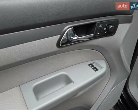 Черный Фольксваген Туран, объемом двигателя 1.6 л и пробегом 219 тыс. км за 5399 $, фото 20 на Automoto.ua