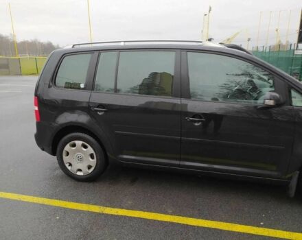 Черный Фольксваген Туран, объемом двигателя 1.6 л и пробегом 320 тыс. км за 5400 $, фото 4 на Automoto.ua