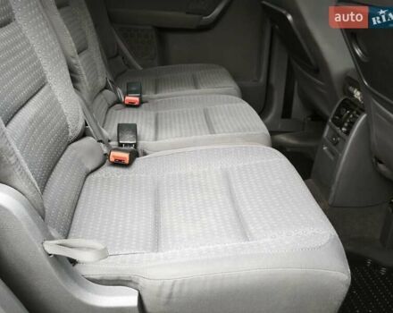 Черный Фольксваген Туран, объемом двигателя 2 л и пробегом 321 тыс. км за 5500 $, фото 28 на Automoto.ua