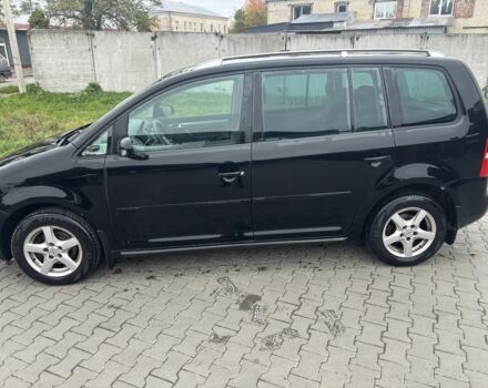 Черный Фольксваген Туран, объемом двигателя 1.6 л и пробегом 290 тыс. км за 4600 $, фото 4 на Automoto.ua