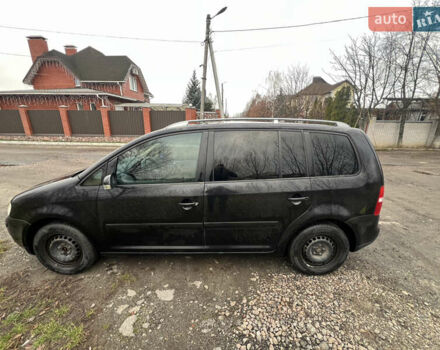 Черный Фольксваген Туран, объемом двигателя 1.6 л и пробегом 287 тыс. км за 4800 $, фото 5 на Automoto.ua