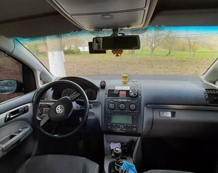 Черный Фольксваген Туран, объемом двигателя 1.9 л и пробегом 280 тыс. км за 6500 $, фото 6 на Automoto.ua