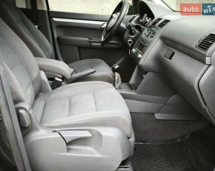 Черный Фольксваген Туран, объемом двигателя 2 л и пробегом 321 тыс. км за 5500 $, фото 24 на Automoto.ua