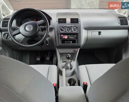 Черный Фольксваген Туран, объемом двигателя 1.6 л и пробегом 219 тыс. км за 5399 $, фото 27 на Automoto.ua