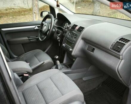 Черный Фольксваген Туран, объемом двигателя 2 л и пробегом 321 тыс. км за 5500 $, фото 20 на Automoto.ua