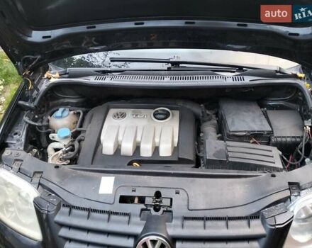 Черный Фольксваген Туран, объемом двигателя 1.9 л и пробегом 334 тыс. км за 5500 $, фото 2 на Automoto.ua