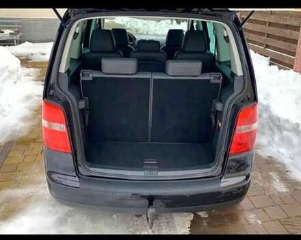 Черный Фольксваген Туран, объемом двигателя 2 л и пробегом 220 тыс. км за 7500 $, фото 7 на Automoto.ua