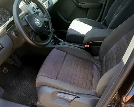 Черный Фольксваген Туран, объемом двигателя 1.6 л и пробегом 223 тыс. км за 5900 $, фото 5 на Automoto.ua