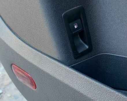 Черный Фольксваген Туран, объемом двигателя 1.6 л и пробегом 238 тыс. км за 5900 $, фото 10 на Automoto.ua