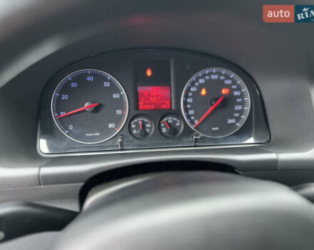 Черный Фольксваген Туран, объемом двигателя 1.6 л и пробегом 249 тыс. км за 5999 $, фото 60 на Automoto.ua