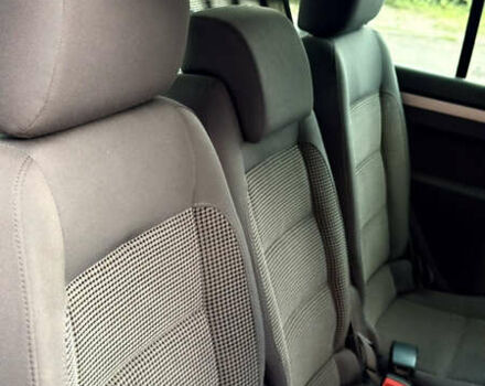 Черный Фольксваген Туран, объемом двигателя 1.6 л и пробегом 190 тыс. км за 6999 $, фото 41 на Automoto.ua