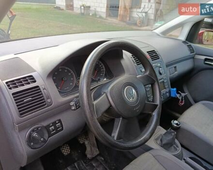 Черный Фольксваген Туран, объемом двигателя 1.6 л и пробегом 261 тыс. км за 4999 $, фото 42 на Automoto.ua