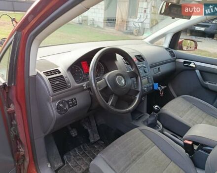 Черный Фольксваген Туран, объемом двигателя 1.6 л и пробегом 261 тыс. км за 4999 $, фото 26 на Automoto.ua