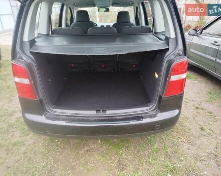 Черный Фольксваген Туран, объемом двигателя 1.6 л и пробегом 225 тыс. км за 6000 $, фото 7 на Automoto.ua