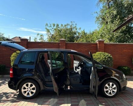 Черный Фольксваген Туран, объемом двигателя 0 л и пробегом 300 тыс. км за 6700 $, фото 2 на Automoto.ua