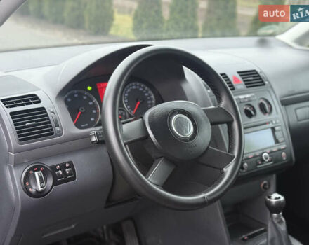 Чорний Фольксваген Туран, об'ємом двигуна 1.6 л та пробігом 220 тис. км за 6200 $, фото 18 на Automoto.ua