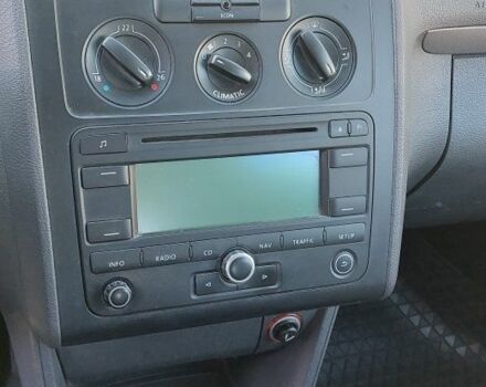 Черный Фольксваген Туран, объемом двигателя 1.6 л и пробегом 238 тыс. км за 5900 $, фото 6 на Automoto.ua