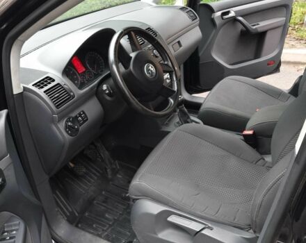 Черный Фольксваген Туран, объемом двигателя 1.4 л и пробегом 239 тыс. км за 5700 $, фото 6 на Automoto.ua