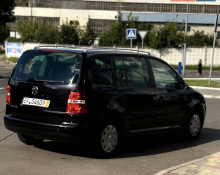 Черный Фольксваген Туран, объемом двигателя 1.6 л и пробегом 190 тыс. км за 6999 $, фото 4 на Automoto.ua