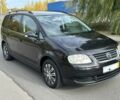 Черный Фольксваген Туран, объемом двигателя 1.9 л и пробегом 290 тыс. км за 3600 $, фото 1 на Automoto.ua