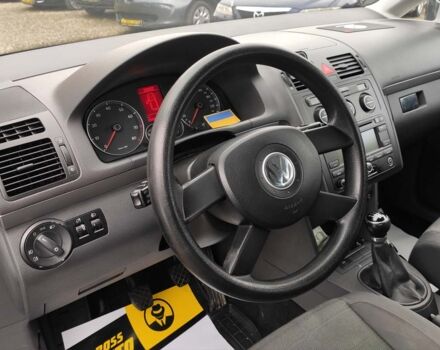 Черный Фольксваген Туран, объемом двигателя 1.6 л и пробегом 289 тыс. км за 5800 $, фото 8 на Automoto.ua