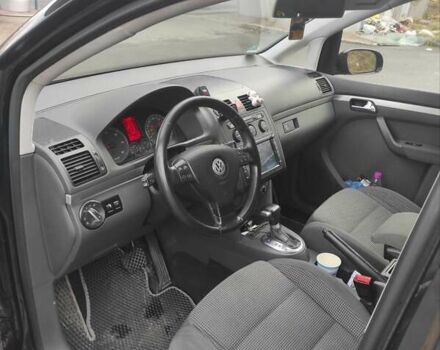 Черный Фольксваген Туран, объемом двигателя 2 л и пробегом 301 тыс. км за 6700 $, фото 7 на Automoto.ua